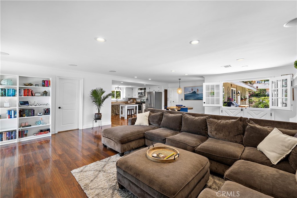 2805 Via Montecito