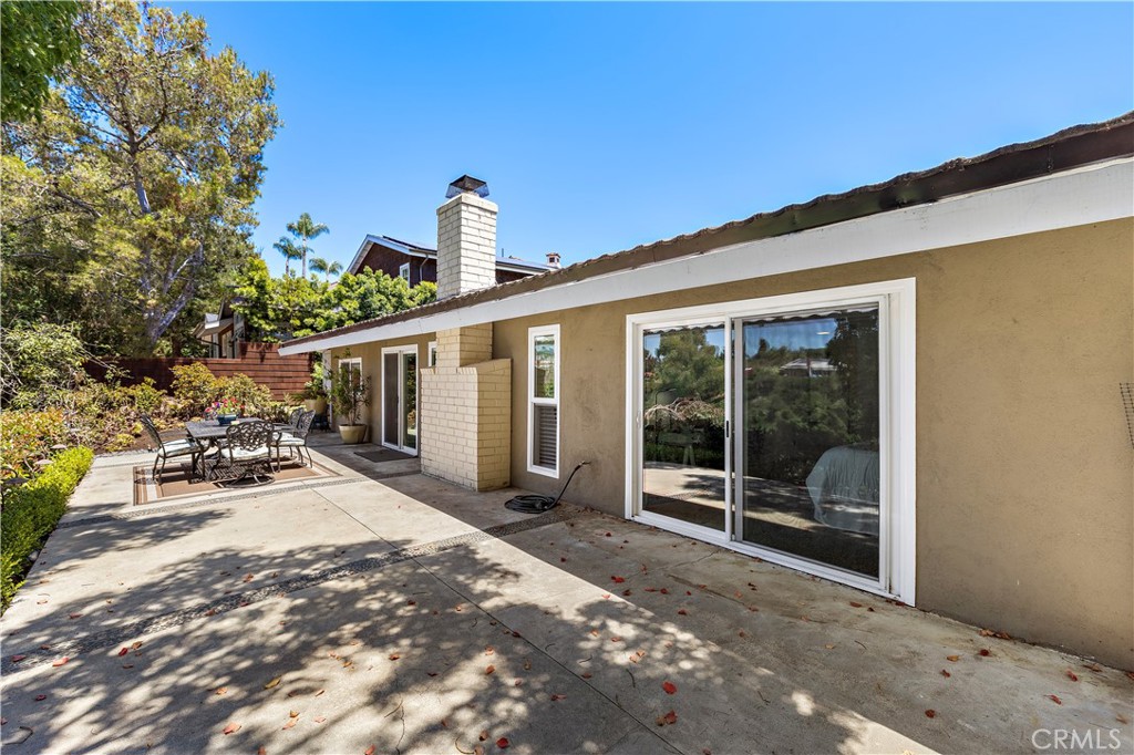 2805 Via Montecito