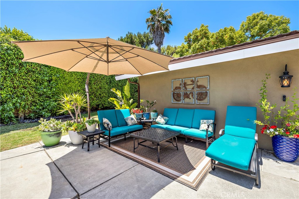 2805 Via Montecito