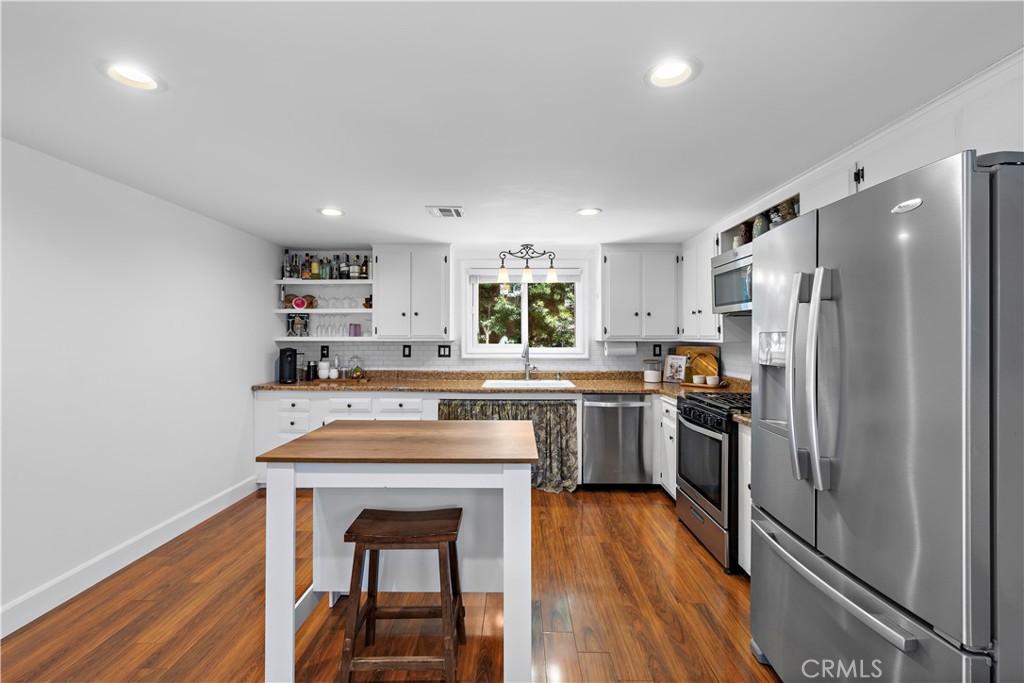 2805 Via Montecito