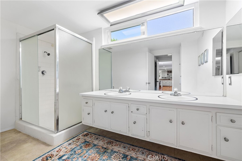 2805 Via Montecito