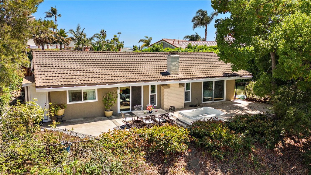 2805 Via Montecito
