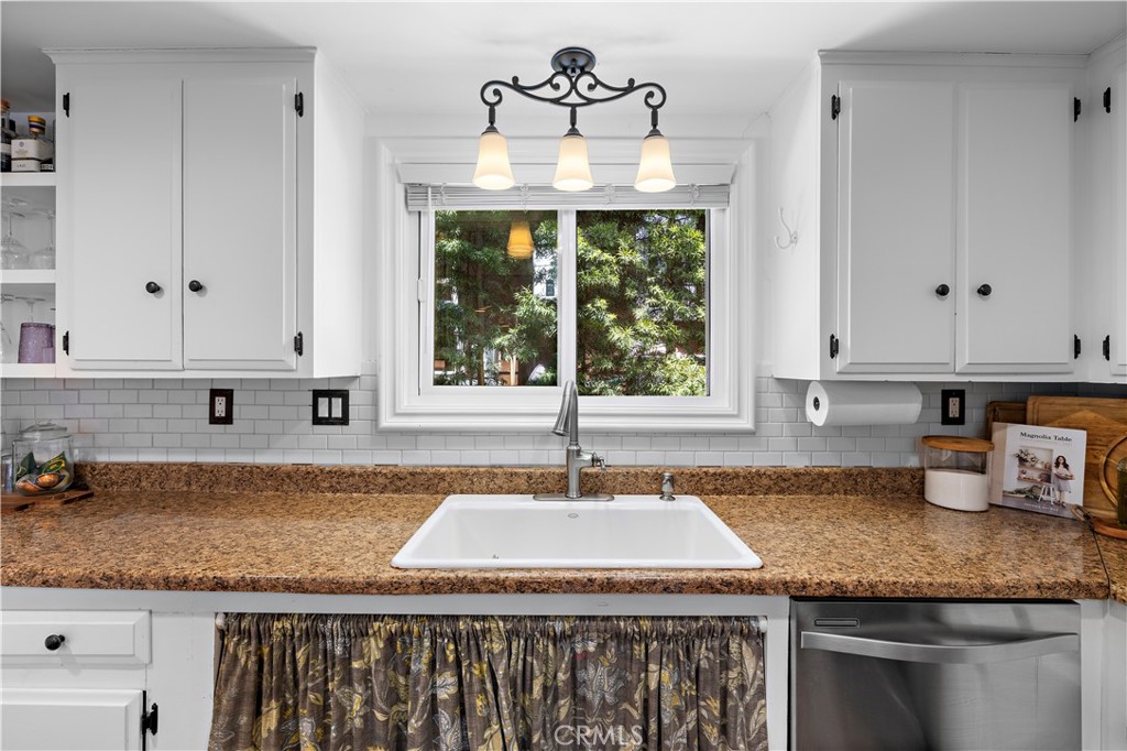 2805 Via Montecito