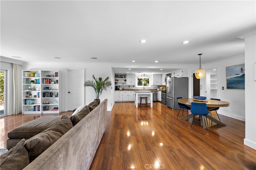 2805 Via Montecito