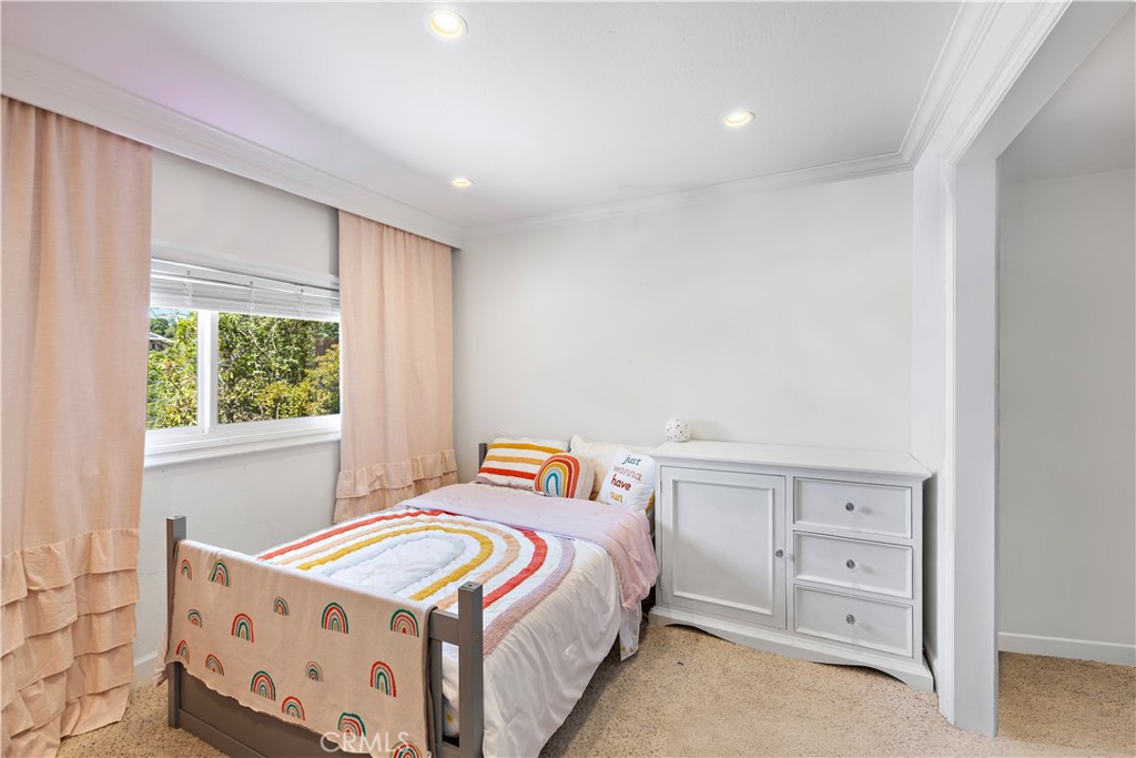 2805 Via Montecito