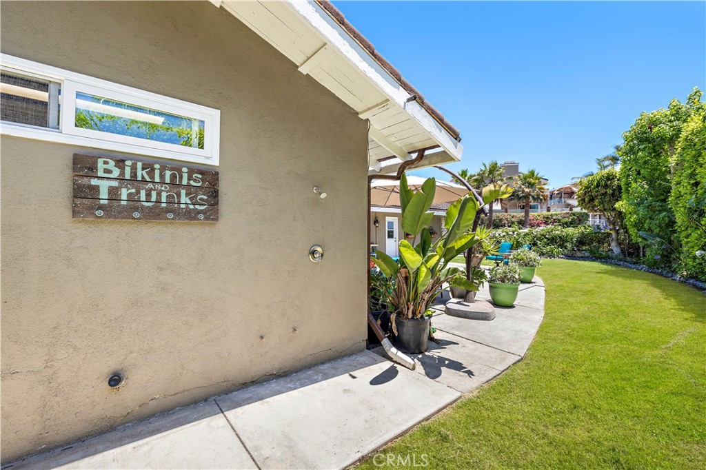 2805 Via Montecito