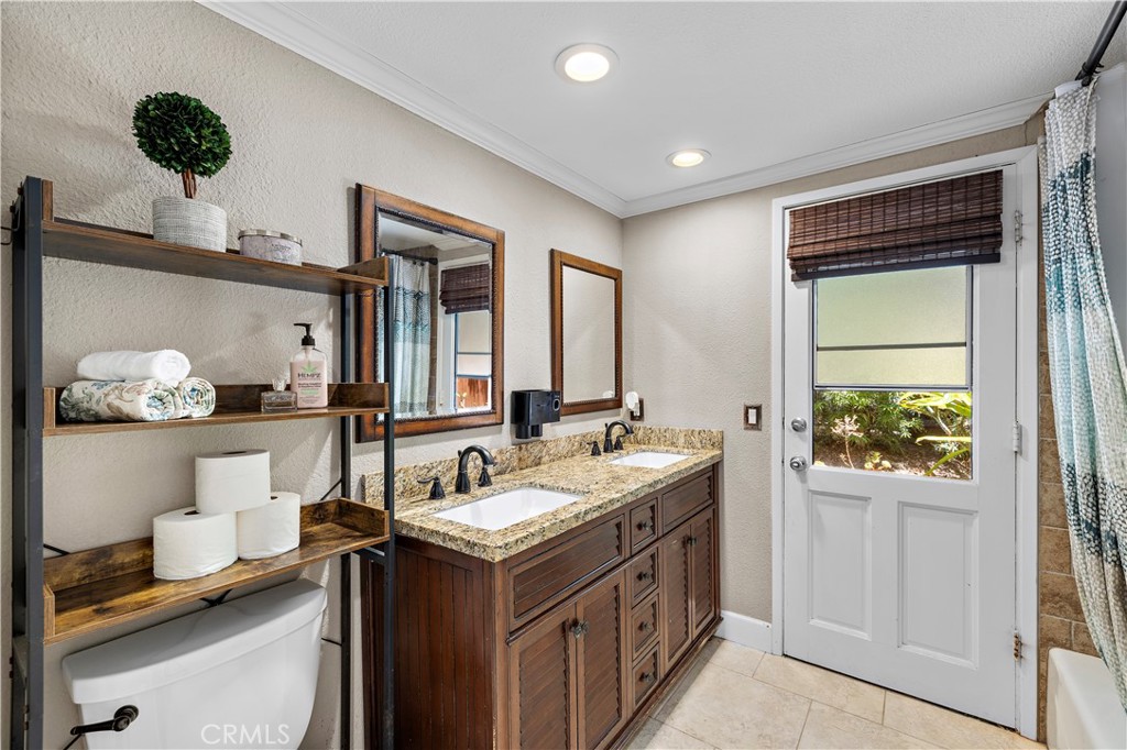 2805 Via Montecito