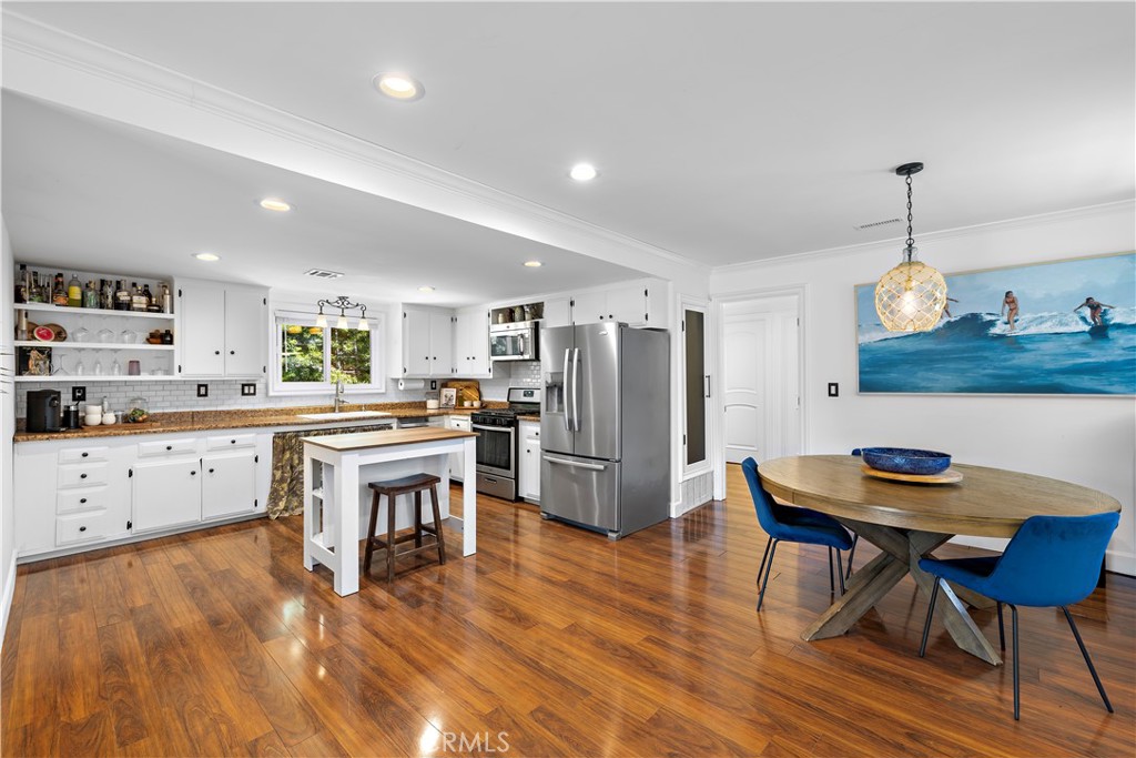 2805 Via Montecito