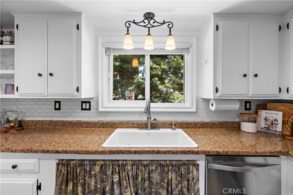 2805 Via Montecito