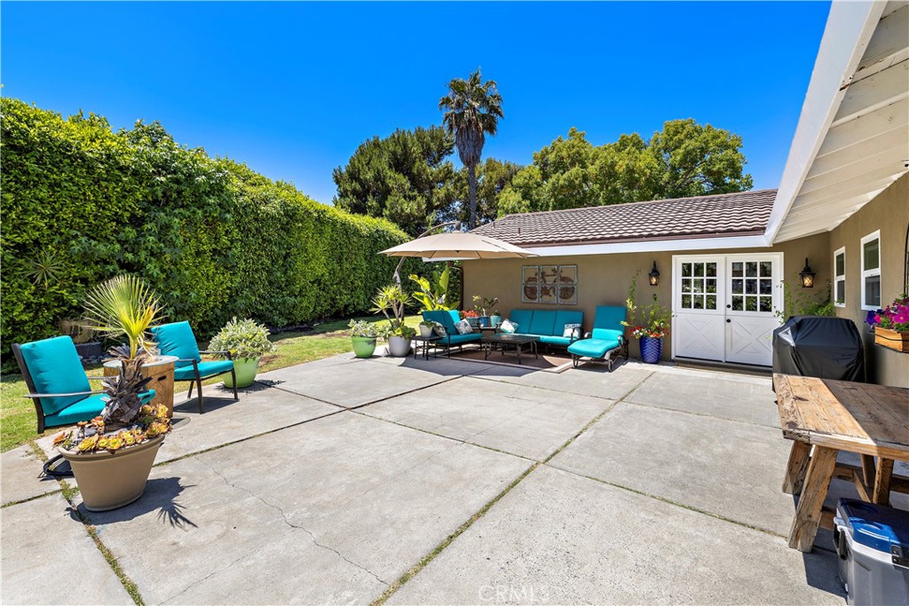2805 Via Montecito