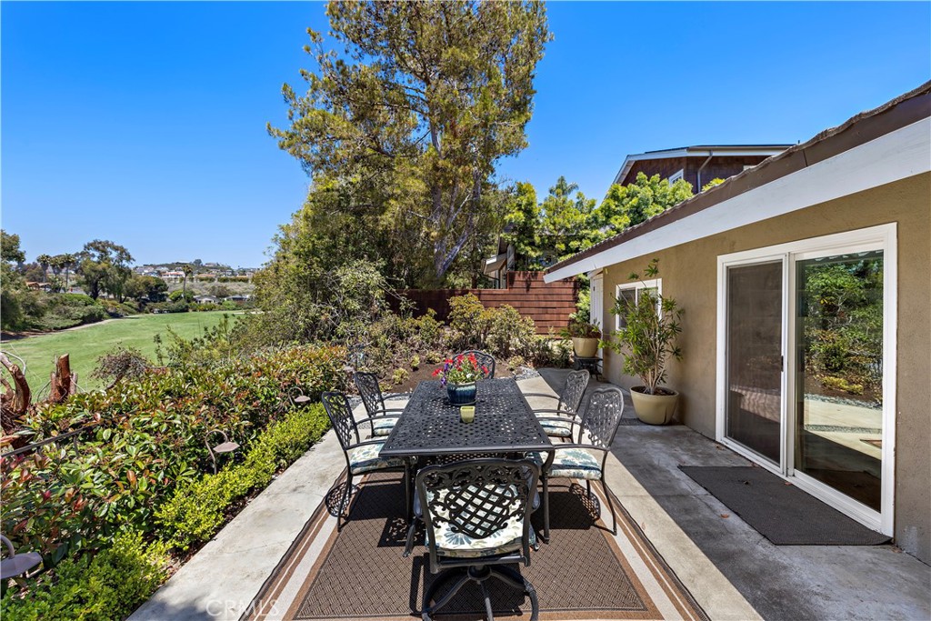 2805 Via Montecito
