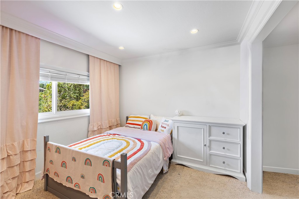 2805 Via Montecito