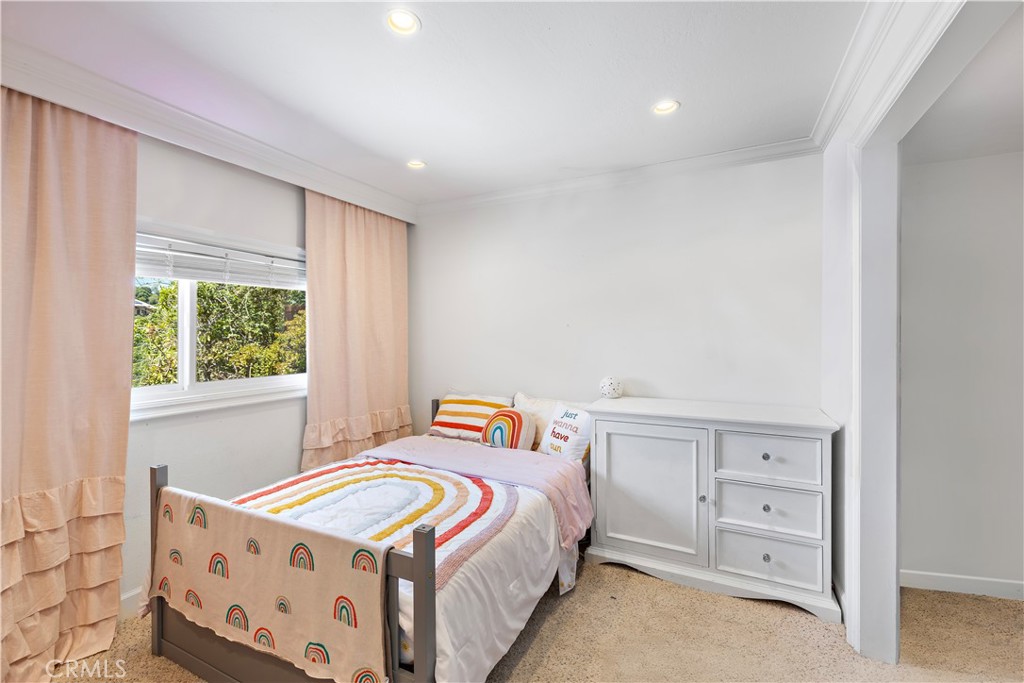 2805 Via Montecito