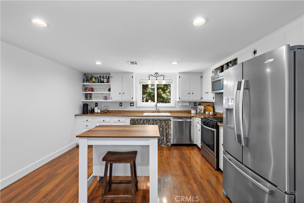 2805 Via Montecito