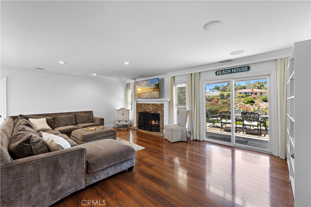 2805 Via Montecito