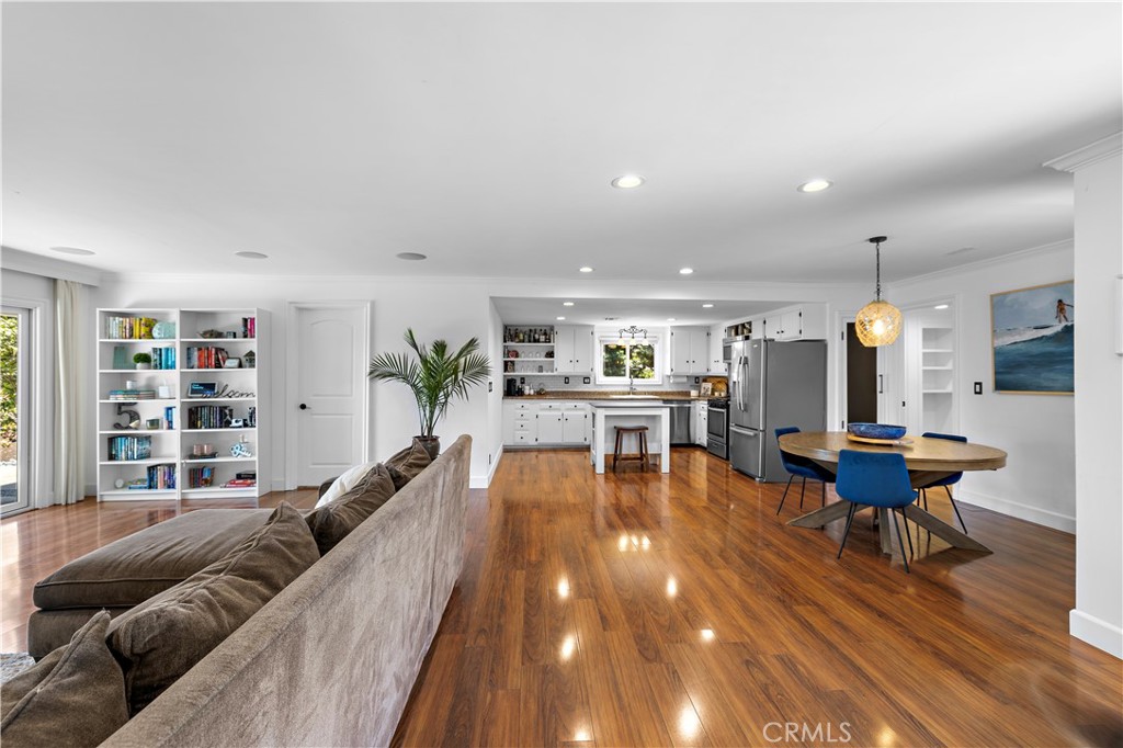 2805 Via Montecito