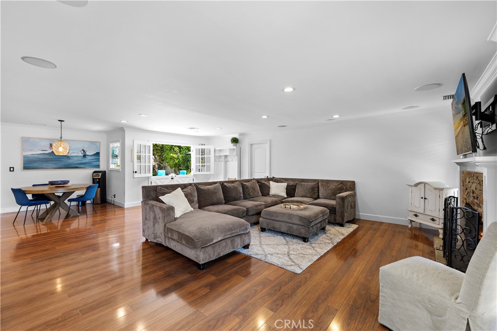 2805 Via Montecito