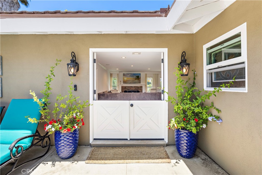 2805 Via Montecito