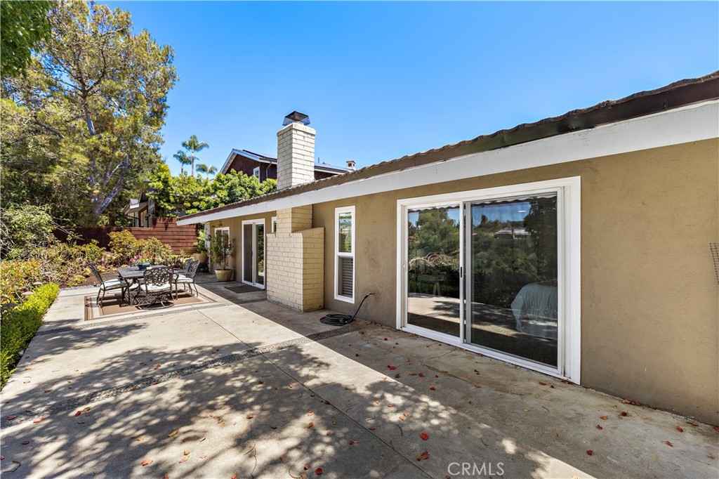 2805 Via Montecito
