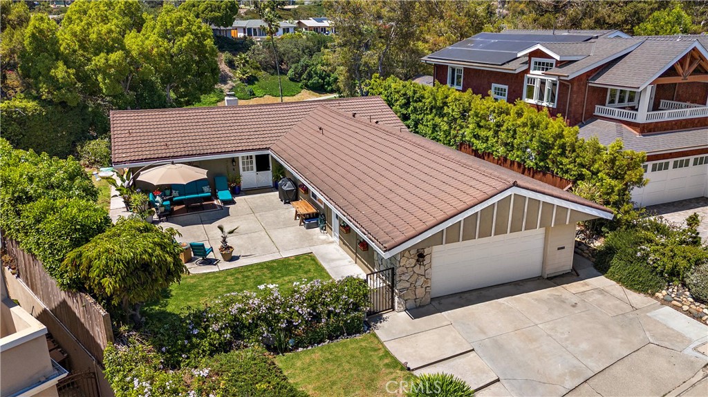 2805 Via Montecito