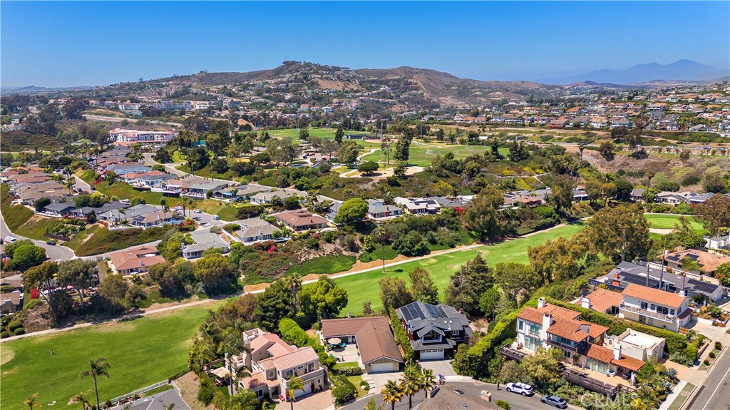 2805 Via Montecito