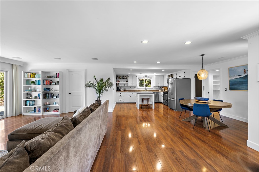 2805 Via Montecito