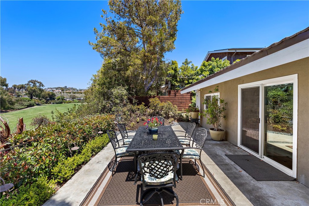 2805 Via Montecito