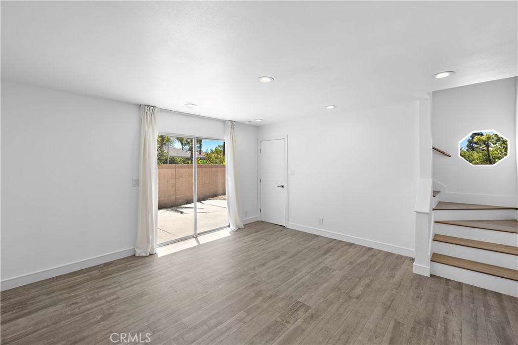822 E Borchard Avenue