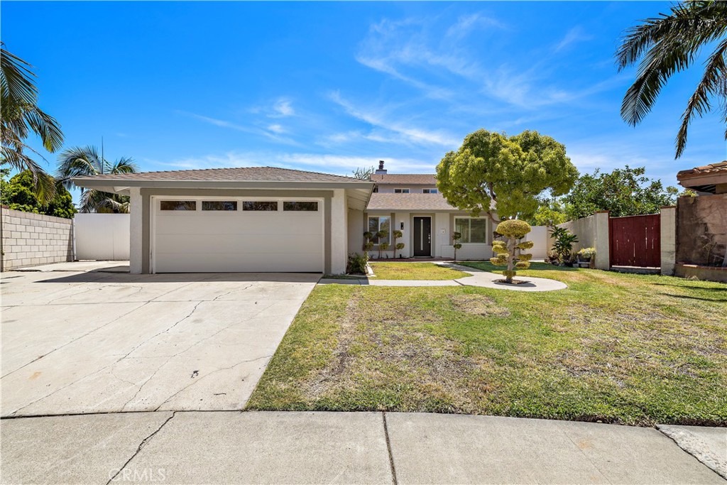 822 E Borchard Avenue