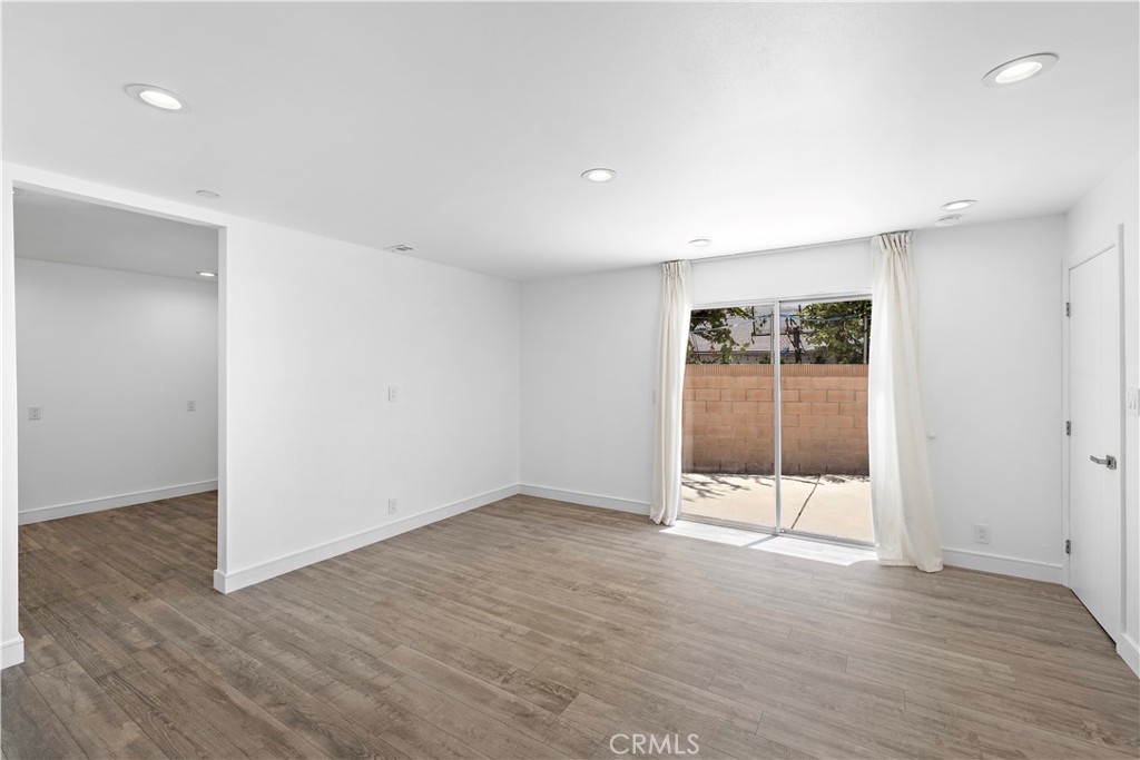 822 E Borchard Avenue