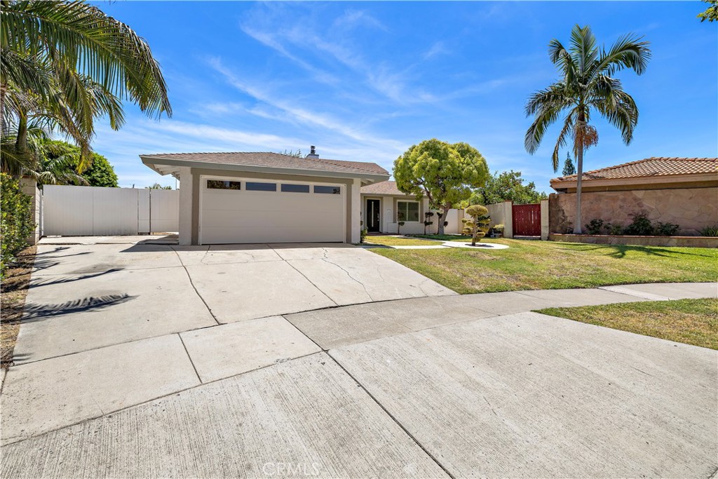 822 E Borchard Avenue