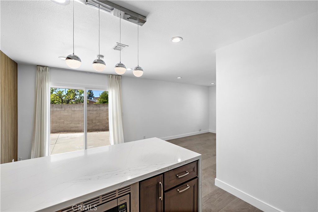 822 E Borchard Avenue