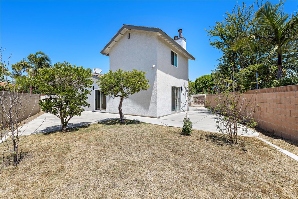 822 E Borchard Avenue