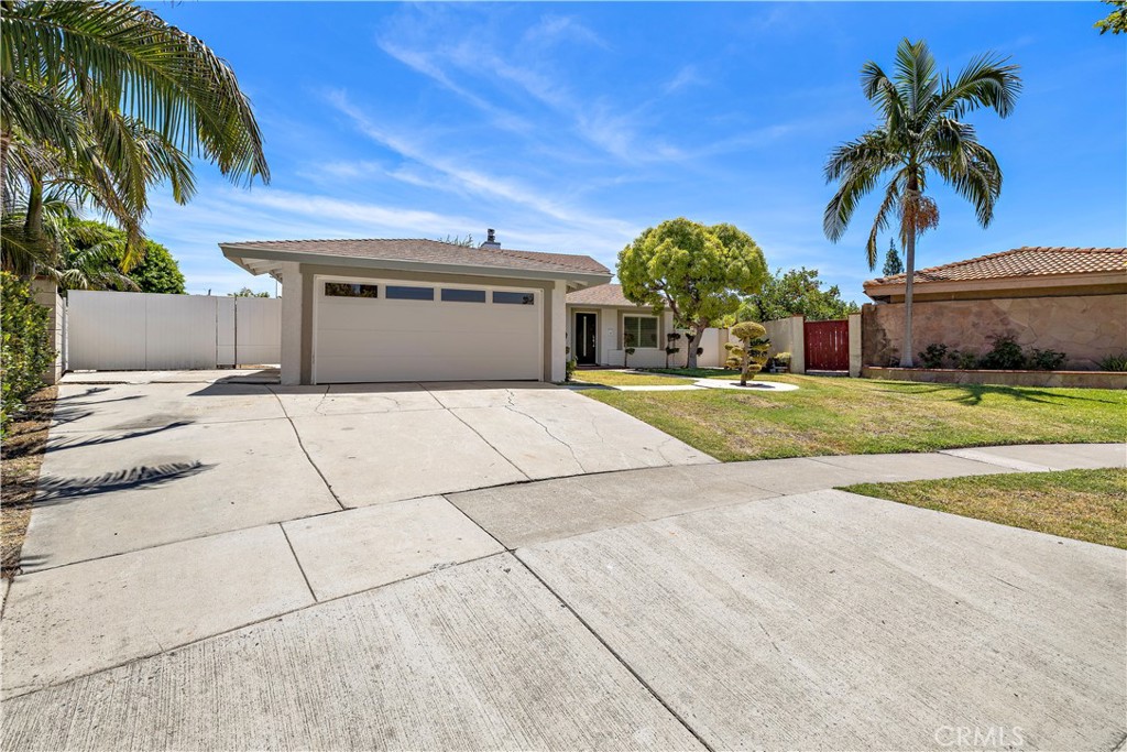 822 E Borchard Avenue
