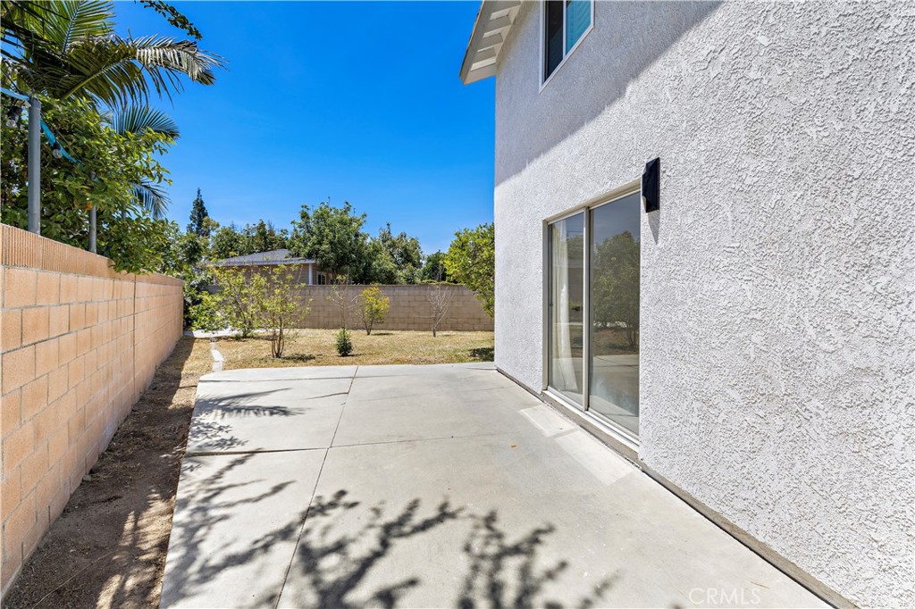 822 E Borchard Avenue