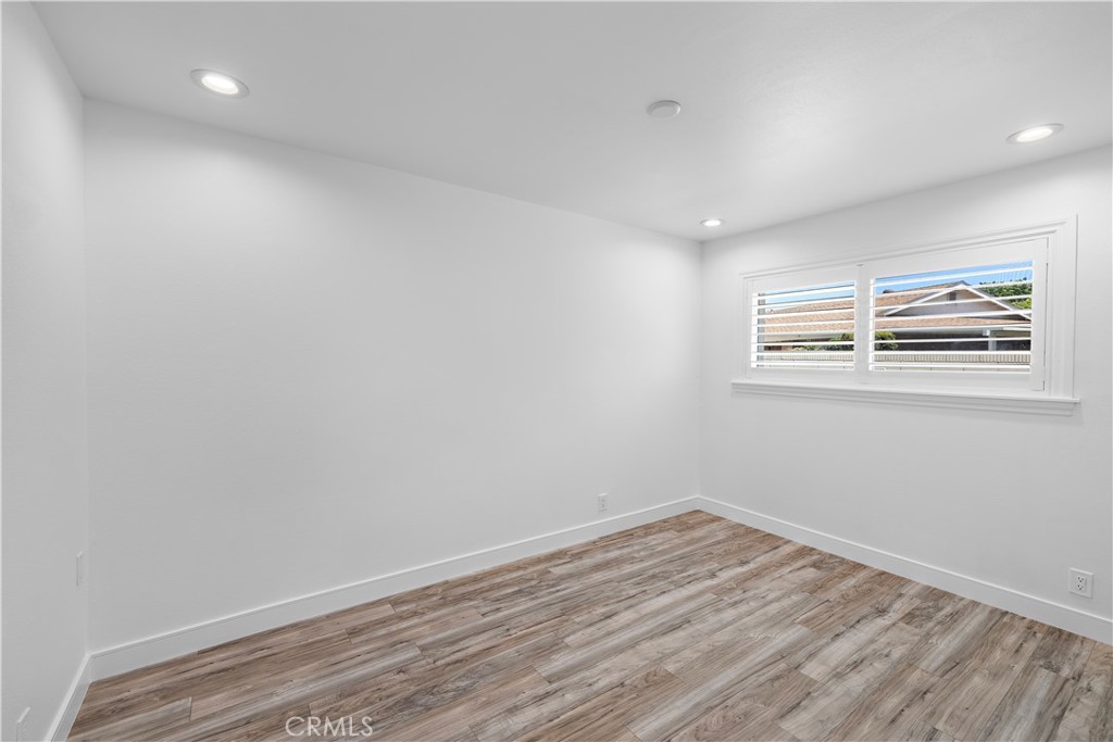 822 E Borchard Avenue