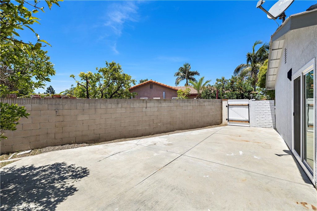 822 E Borchard Avenue