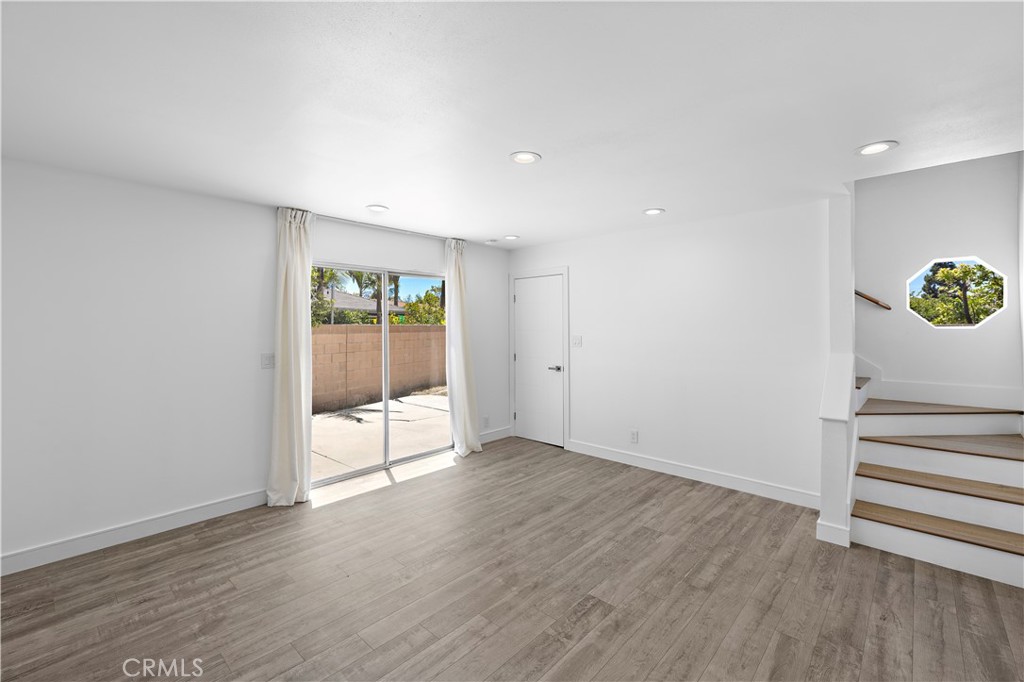 822 E Borchard Avenue