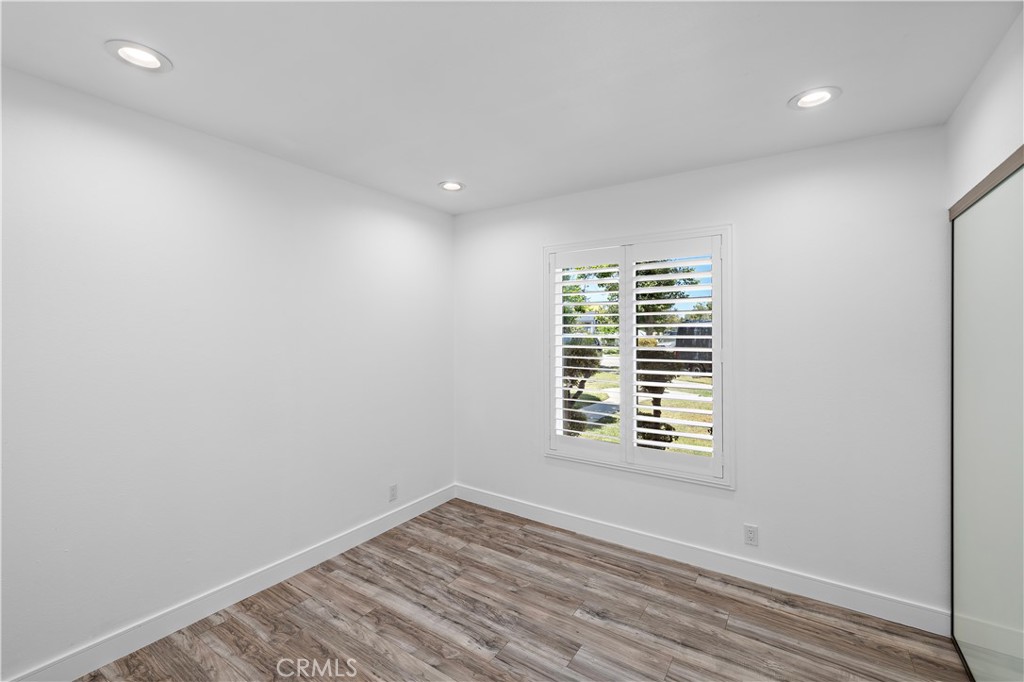 822 E Borchard Avenue