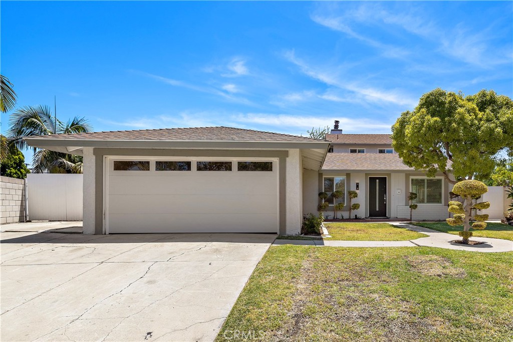 822 E Borchard Avenue