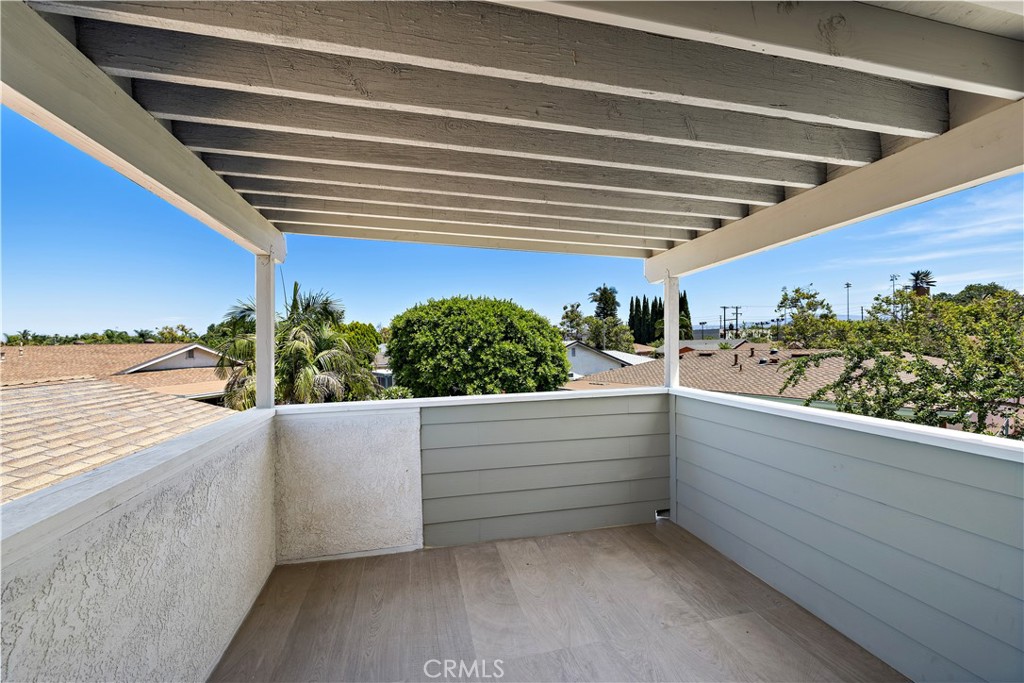 822 E Borchard Avenue