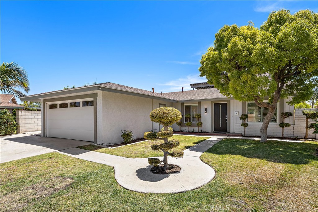 822 E Borchard Avenue