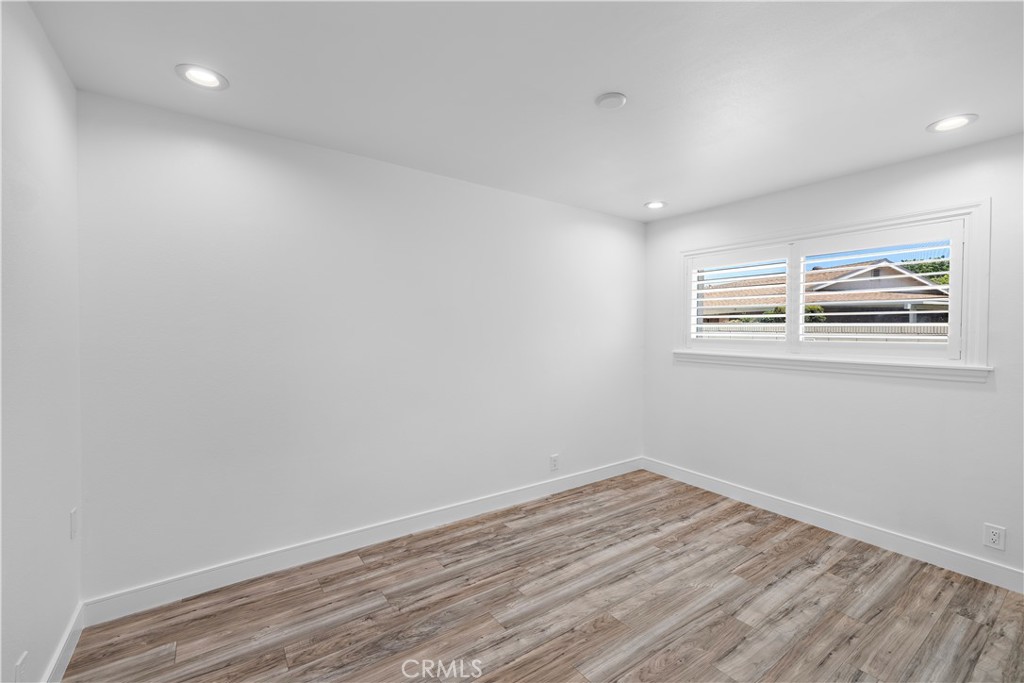822 E Borchard Avenue
