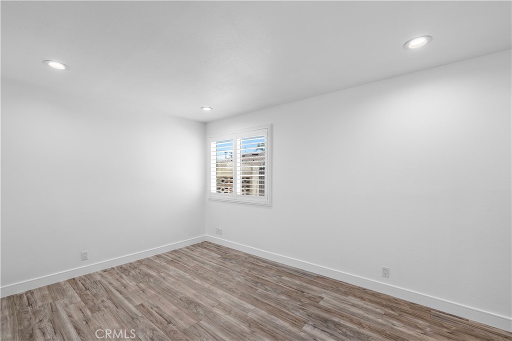 822 E Borchard Avenue