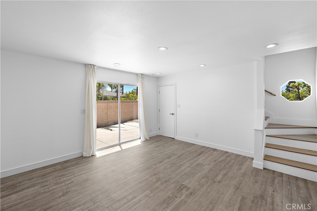 822 E Borchard Avenue