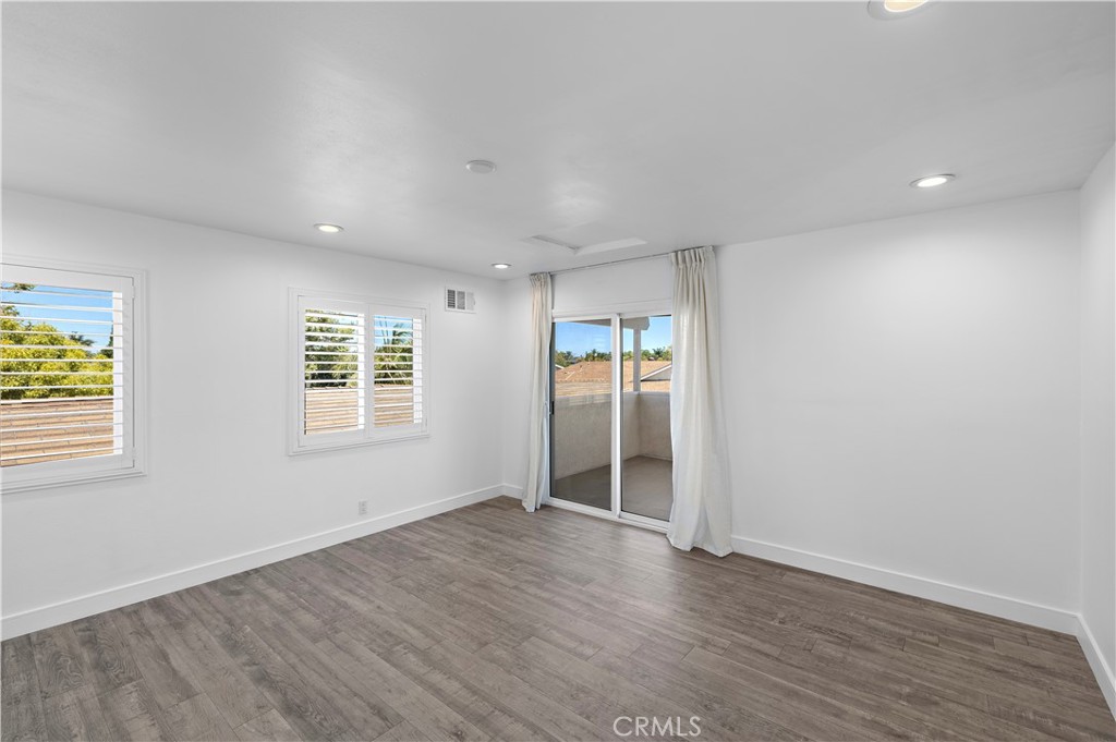 822 E Borchard Avenue