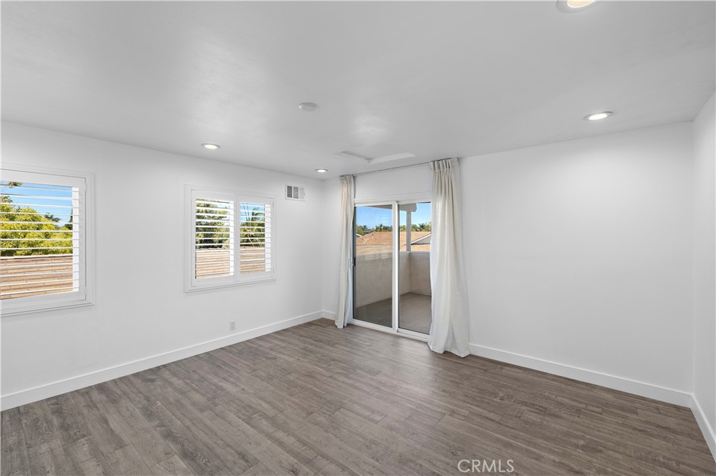 822 E Borchard Avenue