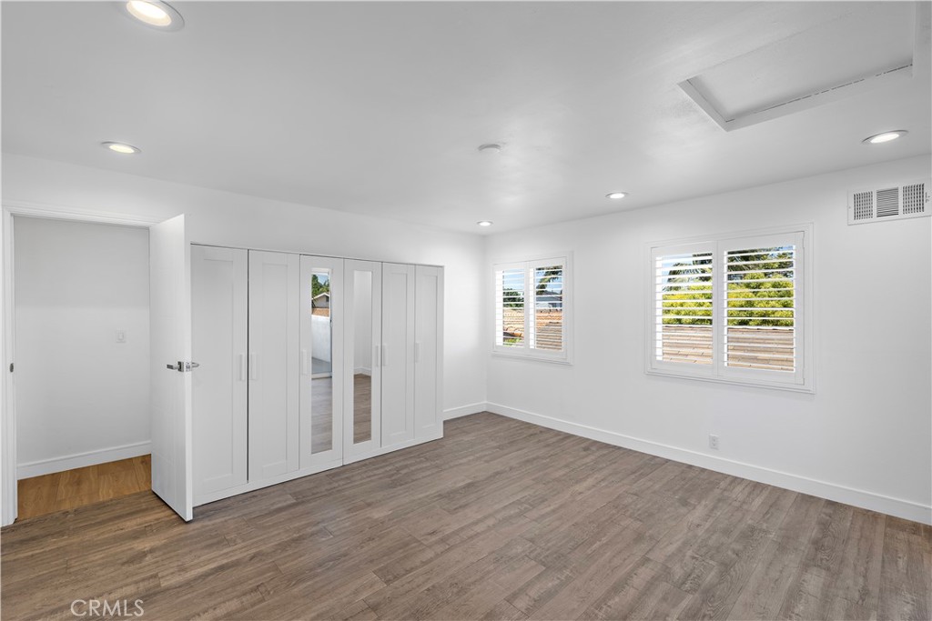 822 E Borchard Avenue