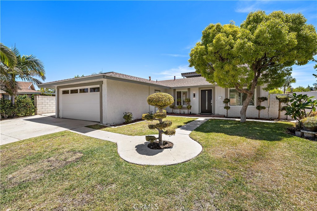 822 E Borchard Avenue