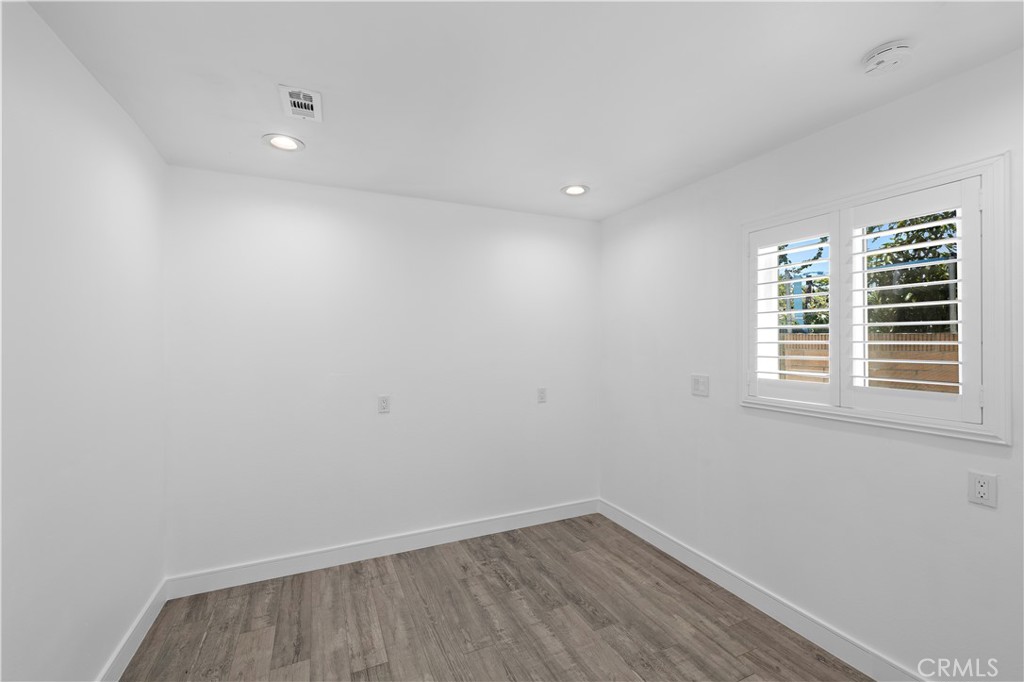 822 E Borchard Avenue